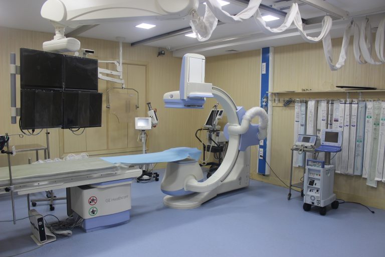 Salle de cathétérisme cardiaque de la Clinique FRANCEVILLE