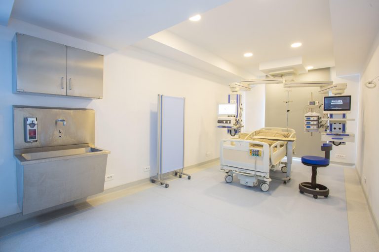 Box de réanimation médicale de la Clinique FRANCEVILLE