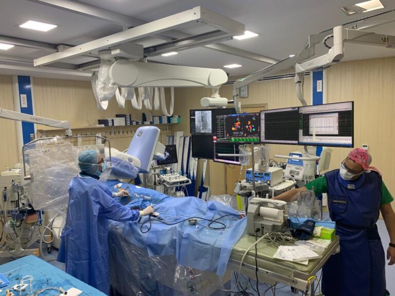 Procédure de rythmologie interventionnelle à la Clinique FRANCEVILLE à Casablanca